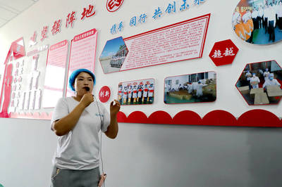 石榴花開 籽籽同心——閩寧禾美扶貧車間的計算機技術培訓 綻放更多“水花”的夢想